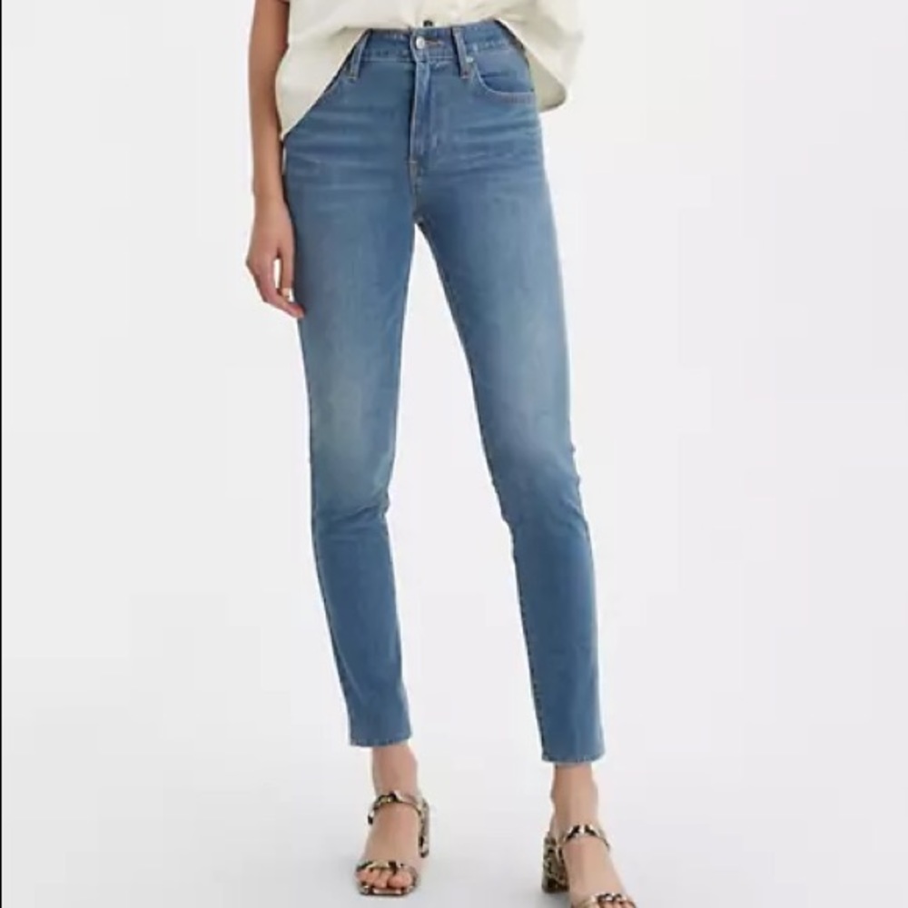 Levi’s Mid Rise Staright Jeans